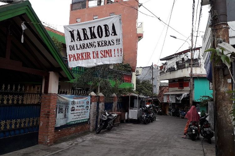 Peringatan bahaya narkoba  di Kampung Boncos, Kel. Kota Bambu Selatan, Kec. Palmerah, Jakarta Barat. (Kompas/RIMA WAHYUNINGRUM)