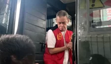 Fariz Roestam Munaf (Fariz RM) tiba di Pengadilan Negeri Jakarta Selatan (PN Jaksel) untuk menghadiri sidang pembacaan tuntutan oleh Jaksa Penuntut Umum (JPU), Jakarta, Senin (28/7/2025). ANTARA