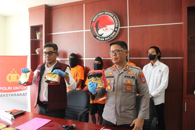 Dirresnarkoba Polda Sulawesi Tengah Kombes Pol. Pribadi Sembiring dalam jumpa pers di Palu, Senin (28/7)