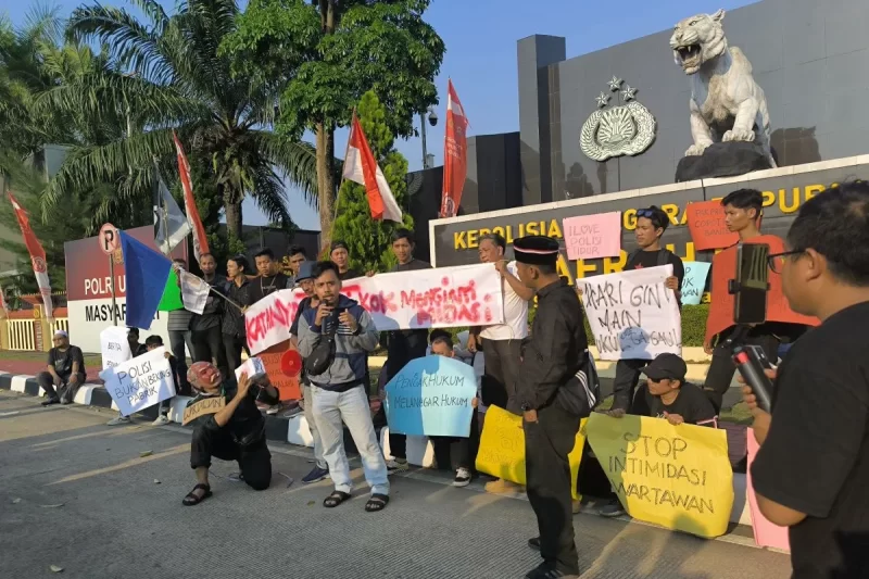 Aksi damai berbagai organisasi jurnalis di Banten menanggapi pemukulan jurnalis saat liputan inspeksi mendadak di Mapolda Banten, Kota Serang, Jumat (22/8/2025). ANTARA