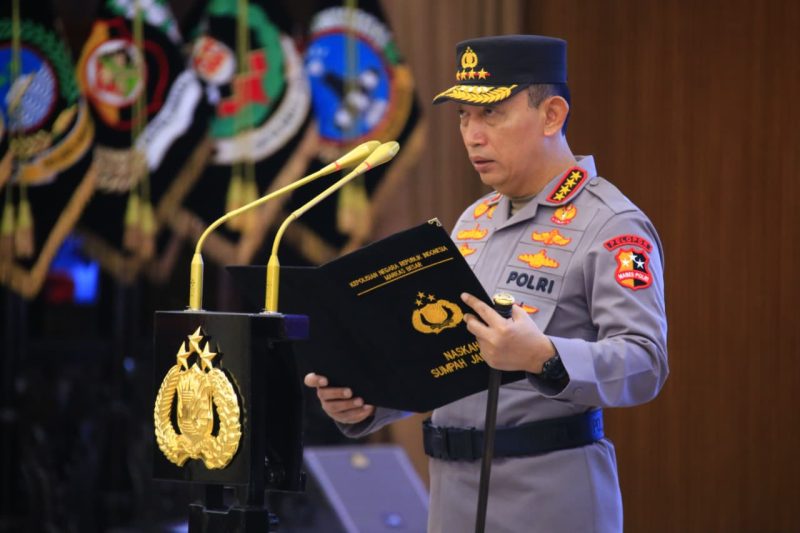 Kapolri Jenderal Pol Listyo Sigit Prabowo melantik dan melakukan serah terima jabatan (sertijab) sejumlah pejabat tinggi Polri, Selasa (19/8/2025). (Humas Polri)