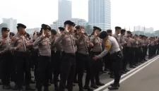 Sebanyak 1.250 personel gabungan dari Polri, TNI dan Pemda DKI dikerahkan untuk mengamankan unjuk rasa yang berlangsung di kawasan Gedung DPR/MPR RI, Senin (25/8) Humas PMJ