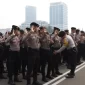 Sebanyak 1.250 personel gabungan dari Polri, TNI dan Pemda DKI dikerahkan untuk mengamankan unjuk rasa yang berlangsung di kawasan Gedung DPR/MPR RI, Senin (25/8) Humas PMJ