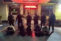 Sebanyak 11 pemuda ditangkap saat hendak tawuran di Jalan Raya Sawangan, Rabu (2/7/2025) (Humas Polres Depok)
