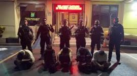 Sebanyak 11 pemuda ditangkap saat hendak tawuran di Jalan Raya Sawangan, Rabu (2/7/2025) (Humas Polres Depok)
