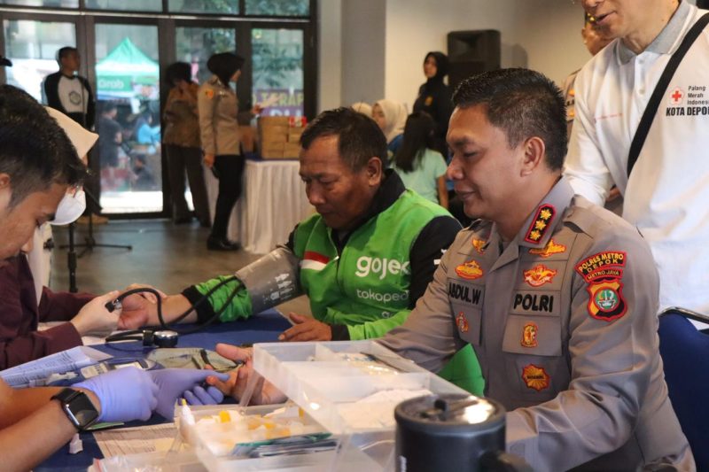 Kapolres Metro Depok Kombes Pol Abdul Waras Ikut Menyumbang Darah (Humas PMJ)
