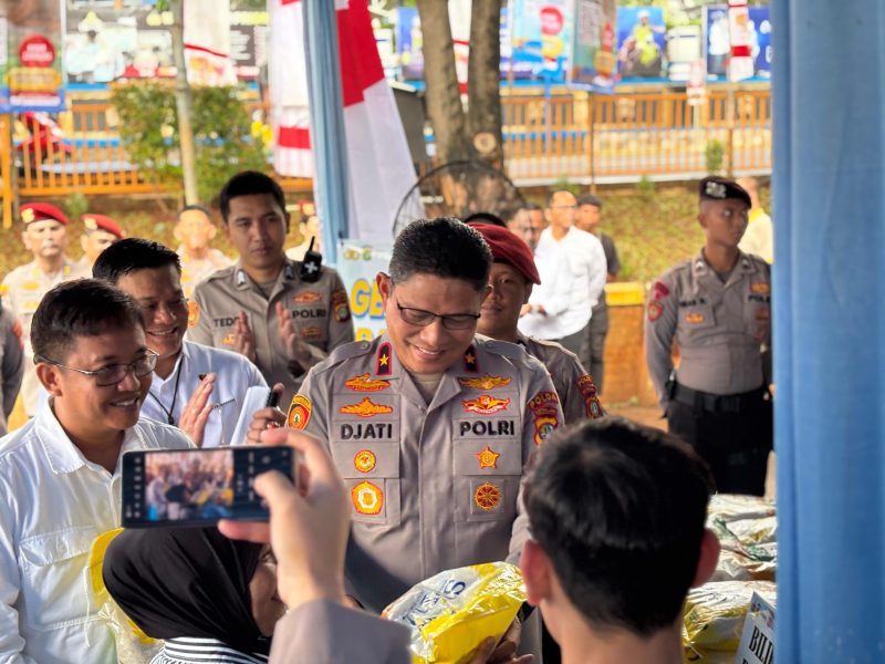 Wakapolda Metro Jaya Brigjen Pol Djati Wiyoto Abadhy membuka  Gerakan Pangan Murah Polda Metro Jaya di Lapangan Presisi Ditlantas Polda Metro Jaya, Senin (11/8).