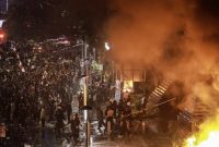 Massa berunjuk rasa di depan Polda Metro Jaya, Jakarta, Jumat (29/8/2025). ANTARA 