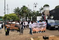 Aksi unjuk rasa “Tolak Reformasi Polri” yang di depan Gedung DPR RI, Senin (15/9)
