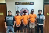Tiga orang pelaku berhasil diamankan, yakni A (30), K (39), dan D (38). Ketiganya diduga kuat sebagai bagian dari jaringan peredaran sabu lintas provinsi, mulai dari Aceh, Jakarta, hingga Jawa Tengah. (Humas PMJ)