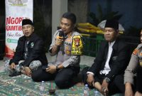 Kapolres Metro Depok Kombes Pol Abdul Waras  bersama jajaran ngopi bareng 40 tokoh masyarakat di Aula RW Perumahan Citra Lake Cluster Green Victoria, Sawangan, Depok, Sabtu (4/10) malam