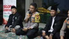 Kapolres Metro Depok Kombes Pol Abdul Waras  bersama jajaran ngopi bareng 40 tokoh masyarakat di Aula RW Perumahan Citra Lake Cluster Green Victoria, Sawangan, Depok, Sabtu (4/10) malam