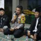 Kapolres Metro Depok Kombes Pol Abdul Waras  bersama jajaran ngopi bareng 40 tokoh masyarakat di Aula RW Perumahan Citra Lake Cluster Green Victoria, Sawangan, Depok, Sabtu (4/10) malam