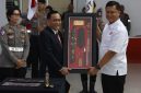 Ketua umum pengurus pusat Ketua Umum PP PBVSI Komjen Pol (purn). Drs. Imam Sudjarwo, M.Si, melantik Kapolda KalimantanTengah Irjen Pol Iwan Kurniawan menjadi Ketua Pengurus PBVSI Provinsi Kalimantan Tengah (Kalteng) Senin (6/10/2025).(Humas)