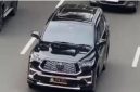 Tertangkap Kamera: Mobil Innova Zenix, memakai plat dinas Polri 1-VII yang digunakan Irjen Asep melintas di Jalan Jenderal Sudirman, Jakarta Selatan, Senin (29/9)