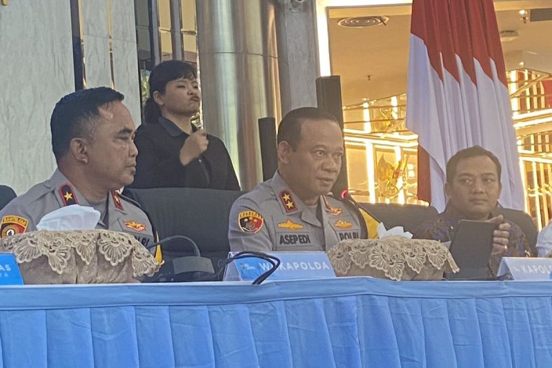 JUMPA PERS: Kapolda Metro Jaya, Irjen Asep Edi di Polda Metro Jaya,Jakarta, Jumat (7/11/2025). 
