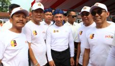 Kapolri Jenderal Listiyo Sigit berpose bersama Ketua ITW Edison Siahaan dan Ketua Wartawan Kepolisian PWI Jaya, Ferry Edyanto dan Junrnalis CNN Budi Tanjung dan Wartawan Majalah Keadilan Penerus Bonar Karo-Karo,(Foto:MegaNews)