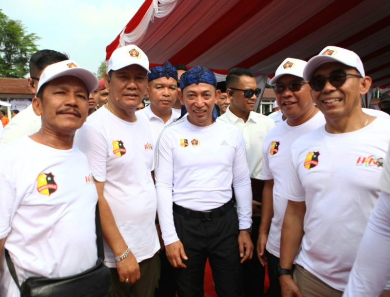 Kapolri Jenderal Listiyo Sigit berpose bersama Ketua ITW Edison Siahaan dan Ketua Wartawan Kepolisian PWI Jaya, Ferry Edyanto dan Junrnalis CNN Budi Tanjung dan Wartawan Majalah Keadilan Penerus Bonar Karo-Karo,(Foto:MegaNews)