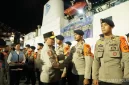 Asisten Utama Operasi (Astamaops) Kapolri, Komjen Pol. Dr. H. Mohammad Fadil Imran memberangkatkan ratusan personel Polri ke Provinsi Aceh, Sumatera Utara, dan Sumatera Barat di Dermaga 106 Pelabuhan Tanjung Priok, Jakarta Utara, Selasa malam (16/12/2025).