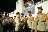 Asisten Utama Operasi (Astamaops) Kapolri, Komjen Pol. Dr. H. Mohammad Fadil Imran memberangkatkan ratusan personel Polri ke Provinsi Aceh, Sumatera Utara, dan Sumatera Barat di Dermaga 106 Pelabuhan Tanjung Priok, Jakarta Utara, Selasa malam (16/12/2025).