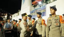 Asisten Utama Operasi (Astamaops) Kapolri, Komjen Pol. Dr. H. Mohammad Fadil Imran memberangkatkan ratusan personel Polri ke Provinsi Aceh, Sumatera Utara, dan Sumatera Barat di Dermaga 106 Pelabuhan Tanjung Priok, Jakarta Utara, Selasa malam (16/12/2025).