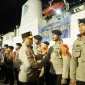 Asisten Utama Operasi (Astamaops) Kapolri, Komjen Pol. Dr. H. Mohammad Fadil Imran memberangkatkan ratusan personel Polri ke Provinsi Aceh, Sumatera Utara, dan Sumatera Barat di Dermaga 106 Pelabuhan Tanjung Priok, Jakarta Utara, Selasa malam (16/12/2025).