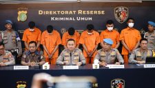 Konferensi pers yang digelar pada Jumat malam, (12/12) pukul 22.40 WIB.