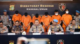 Konferensi pers yang digelar pada Jumat malam, (12/12) pukul 22.40 WIB.