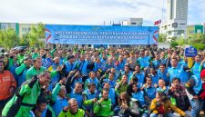 APEL OJOL: Kegiatan Apel Presidium Ojol dan Penyerahan Ojol Mart serta Bhakti Sosial untuk masyarakat di Polres Metro Tangerang Kota, Senin (8/12/2025). (HUMASPMJ)