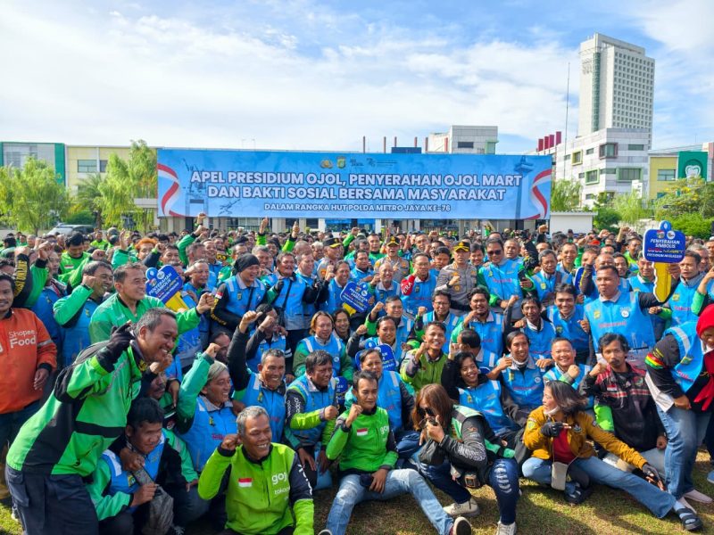 APEL OJOL: Kegiatan Apel Presidium Ojol dan Penyerahan Ojol Mart serta Bhakti Sosial untuk masyarakat di Polres Metro Tangerang Kota, Senin (8/12/2025). (HUMASPMJ)