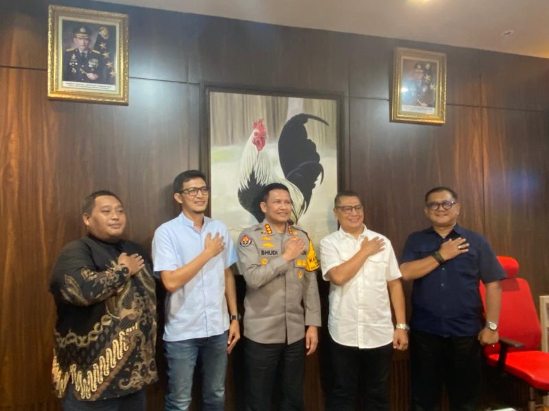 Koordinasi: Pertemuan koordinasi berlangsung di ruang Kabid Humas Polda Metro Jaya pada Rabu, 3 Desember 2025, antara Kabid Humas Polda Metro Jaya Kombes Pol. Budi Hermanto dan Ketua PWI Jaya Kesit Budi Handoyo yang didampingi Sekretaris PWI Jaya Arman Suparman dan Ketua FWP Achmad Faruk.(Meganews)