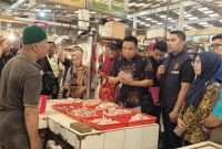 Satgas Saber Polda Metro Jaya dipimpin Kasubdit 1 Indag Polda Metro Jaya AKBP Dr. Muh. Ardila Amry melakukan pengecekan di Pasar Koja Baru, Jakarta Utara, Kamis (19/2),(Humas PMJ)