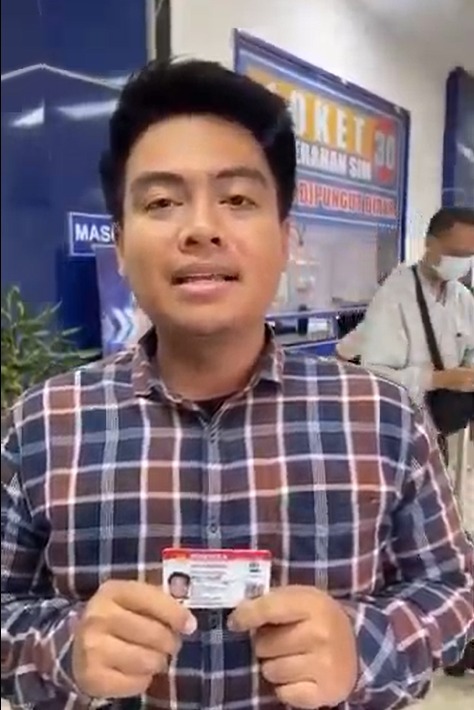 Anugrah Ramadhan, warga Bekasi, mengaku puas setelah mengurus perpanjangan SIM.
