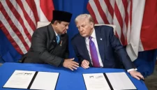 Penandatanganan kesepakatan dagang tarif resiprokal oleh Presiden RI Prabowo Subianto dan Presiden AS Donald Trump. (Dok. White House)
