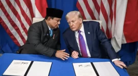 Penandatanganan kesepakatan dagang tarif resiprokal oleh Presiden RI Prabowo Subianto dan Presiden AS Donald Trump. (Dok. White House)