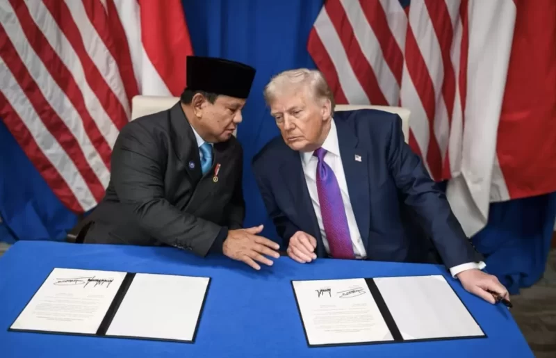 Penandatanganan kesepakatan dagang tarif resiprokal oleh Presiden RI Prabowo Subianto dan Presiden AS Donald Trump. (Dok. White House)