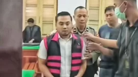 Videografer Amsal Sitepu dalam sidang di PN Medan. (Instagram @amsalsitepu)