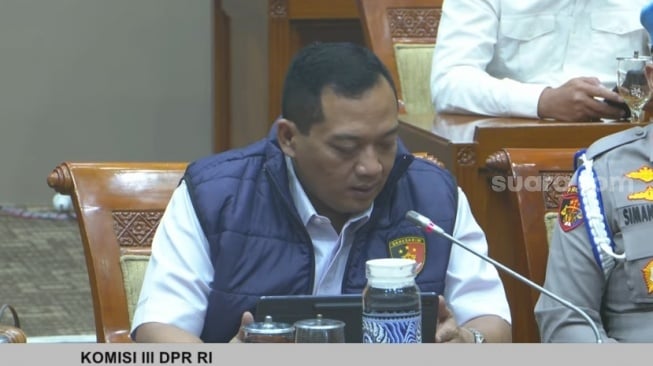 Direskrimum Polda Metro Jaya, Kombes Pol Iman Imanuddin saat RDPU bersama Komisi III DPR, di Kompleks Parlemen Senayan, Jakarta Pusat, Selasa (31/3/2026). 