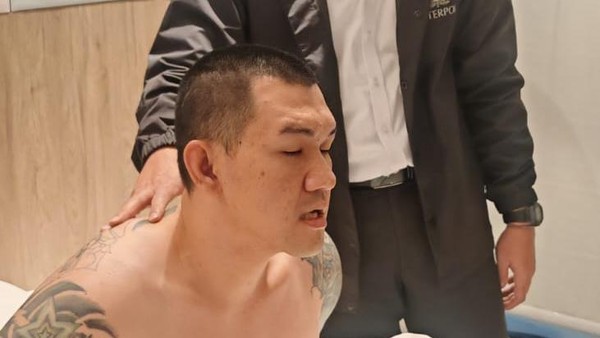 
Bareskrim Polri menangkap buronan bandar narkotika Andre Fernando alias The Doctor yang sempat membantu pelarian bandar narkoba eks Kapolres Bima Kota AKBP Didik Putra Kuncoro, Erwin bin Iskandar alias Koko Erwin (57). (DOK. Direktorat Tindak Pidana Narkoba Bareskrim Polri)