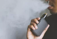 Penikmat Vape atau Rokok Elektroni (ilustrasi)