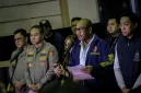 Dirtipidum Bareskrim Polri Brigjen Pol Wira Satya Triputra didampingi Sekretaris NCB Interpol Indonesia Brigjen Pol Untung Widyatmoko memberikan keterangan terkait penggerebekan sebuah gedung perkantoran di kawasan Hayam Wuruk, Jakarta, Sabtu (9/5). Foto:  kumparan