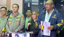 Direktur Tindak Pidana Umum Bareskrim Polri Brigadir Jenderal Polisi Wira Satya Triputra (kanan) dalam konferensi pers di Jakarta, Sabtu (9/5/2026). (Humas Polri)
