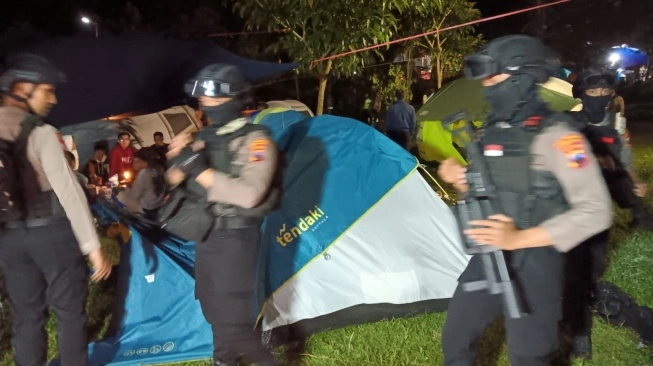 Kondisi Kegiatan Perkemahan Pemuda Ahmadiyah Dibubarkan Polisi [Ist]