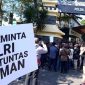 Puluhan wartawan dari berbagai organisasi menggelar aksi unjuk rasa di Mapolda Jawa Barat. pada  Jumat, 24 Juli 2026, Mereka mendesak Polri mengusut tuntas laporan terhadap pengacara Hotman Paris Hutapea yang dianggap telah melontarkan pernyataan merendahkan profesi jurnalis. Meskipun permintaan maaf telah disampaikan, para jurnalis menilai proses hukum tetap perlu berjalan sebagai bentuk penghormatan terhadap prinsip kesetaraan di hadapan hukum.(Foto Kompasiana)