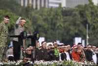 APEL KEBANGSAAN: Kapolda Metro Jaya Komjen Pol Asep Edi Syheri dihadapan ekitar 11 ribu peserta yang mengikuti Apel Kebangsaan “Jaga Jakarta untuk Indonesia” di kawasan Monumen Nasional, Jakarta, Sabtu 8 Agustus 2026.

Kegiatan ini menjadi momentum memperkuat persatuan dan sinergi masyarakat bersama TNI dan Polri untuk menjaga Jakarta tetap aman, nyaman, dan kondusif. (Foto: Antara)