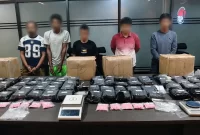 Direktorat Tindak Pidana Narkoba (Dittipidnarkoba) Bareskrim Polri menunjukkan lima tersangka dalam kasus peredaran gelap 86,3 kilogram sabu dan 5.171 butir pil ekstasi jaringan narkoba Riau-Sumatera Selatan (Foto: Humas Polri)
