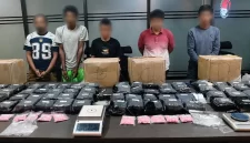 Direktorat Tindak Pidana Narkoba (Dittipidnarkoba) Bareskrim Polri menunjukkan lima tersangka dalam kasus peredaran gelap 86,3 kilogram sabu dan 5.171 butir pil ekstasi jaringan narkoba Riau-Sumatera Selatan (Foto: Humas Polri)