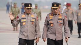 Kapolri Jenderal Listyo Sigit Prabowo bersama Kapolda Riau Irjen Herry Heryawan (Foto: VOI)
