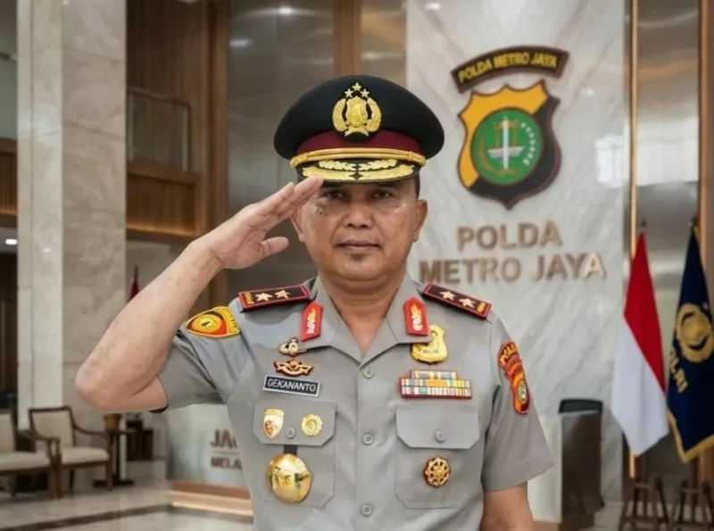 Wakapolda Metro Jaya Brigjen Pol. Dekananto Eko Purwono resmi menyandang pangkat Inspektur Jenderal Polisi atau bintang dua setelah mendapat kenaikan pangkat berdasarkan Keputusan Presiden Republik Indonesia.(Foto: Ist)