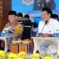 Kapolri Jenderal Polisi Listyo Sigit Prabowo (kiri) dan K.H. Ahmad Bahauddin Nursalim atau Gus Baha saat menghadiri acara 